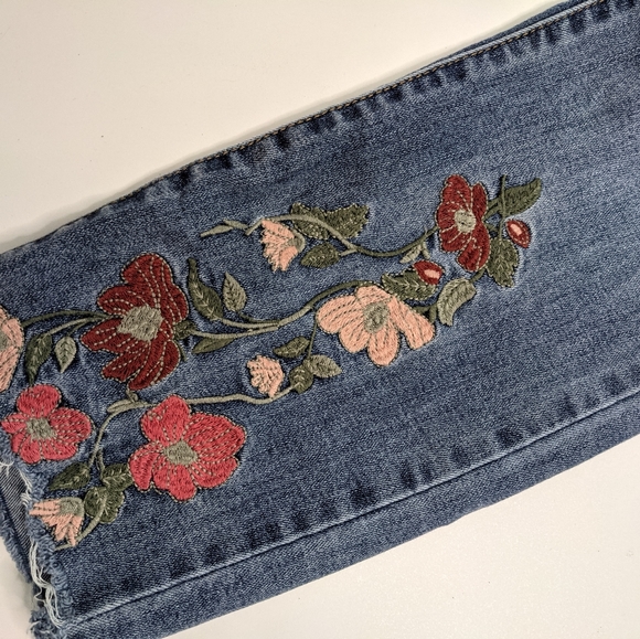 Celebrity Pink Floral Embroidered Boho Ankle Capri - Picture 10 of 10